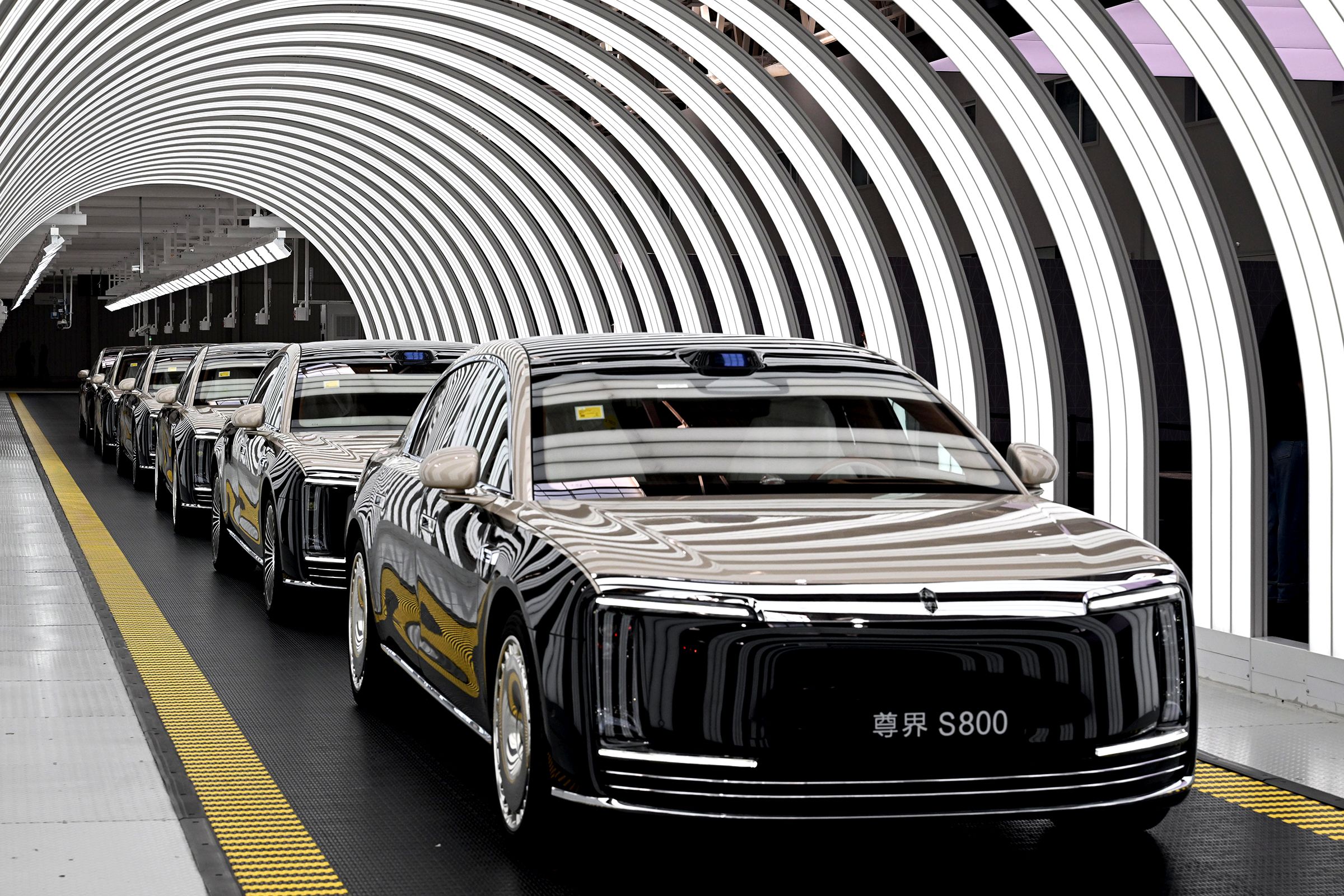 Chinese Cities Offer Exclusive Subsidies for Cars Featuring Huawei Software