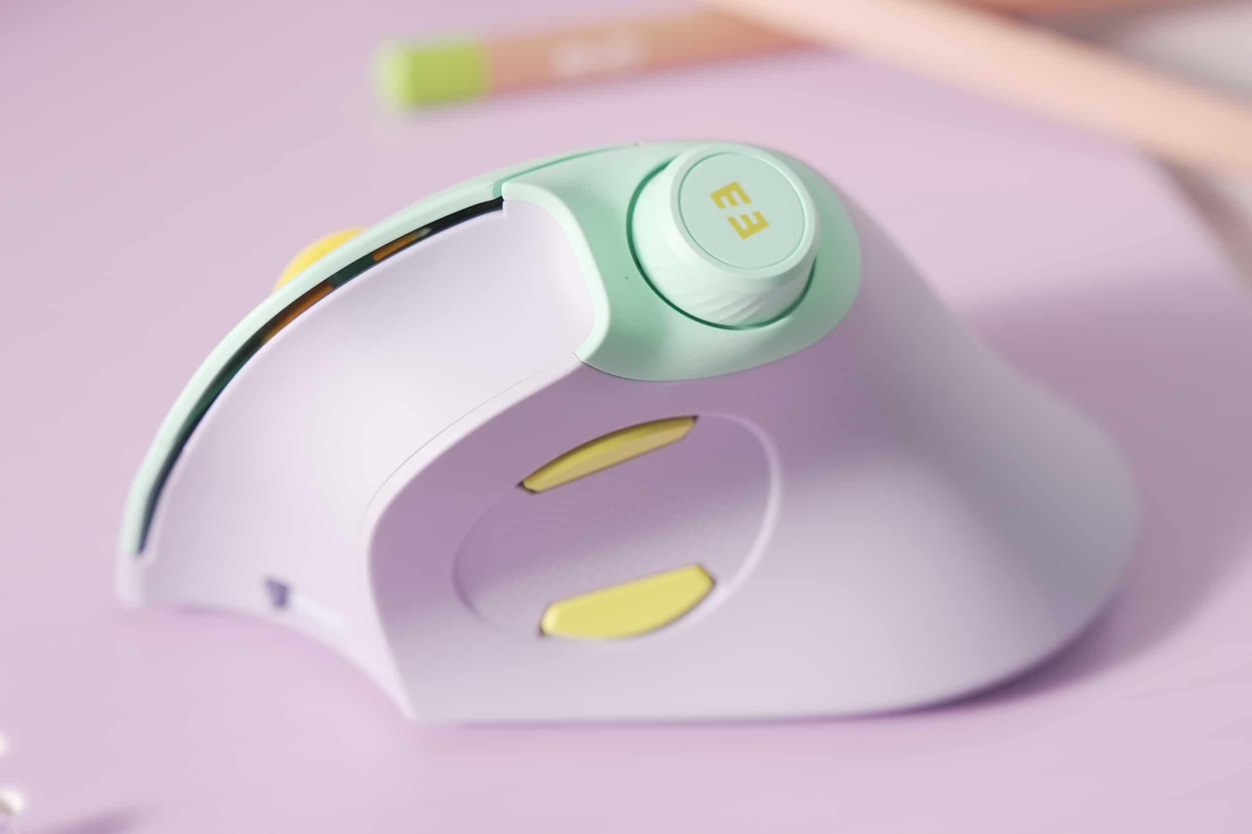 Seenda MOU-302: Wireless Vertical Mouse with Integrated Volume Knob and Media Controls