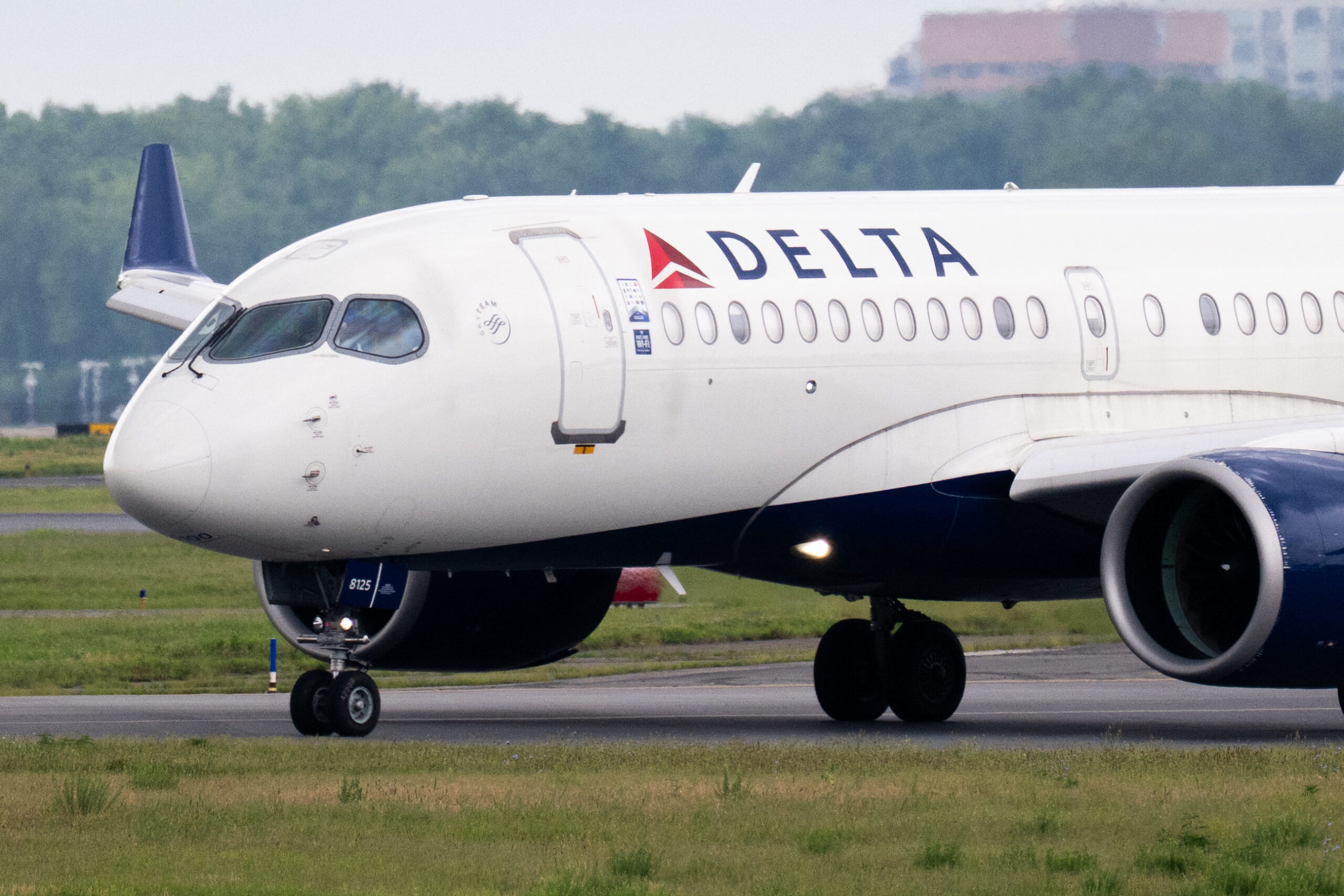Delta Air Lines Clarifies Use of AI in Pricing Amid Regulatory Concerns