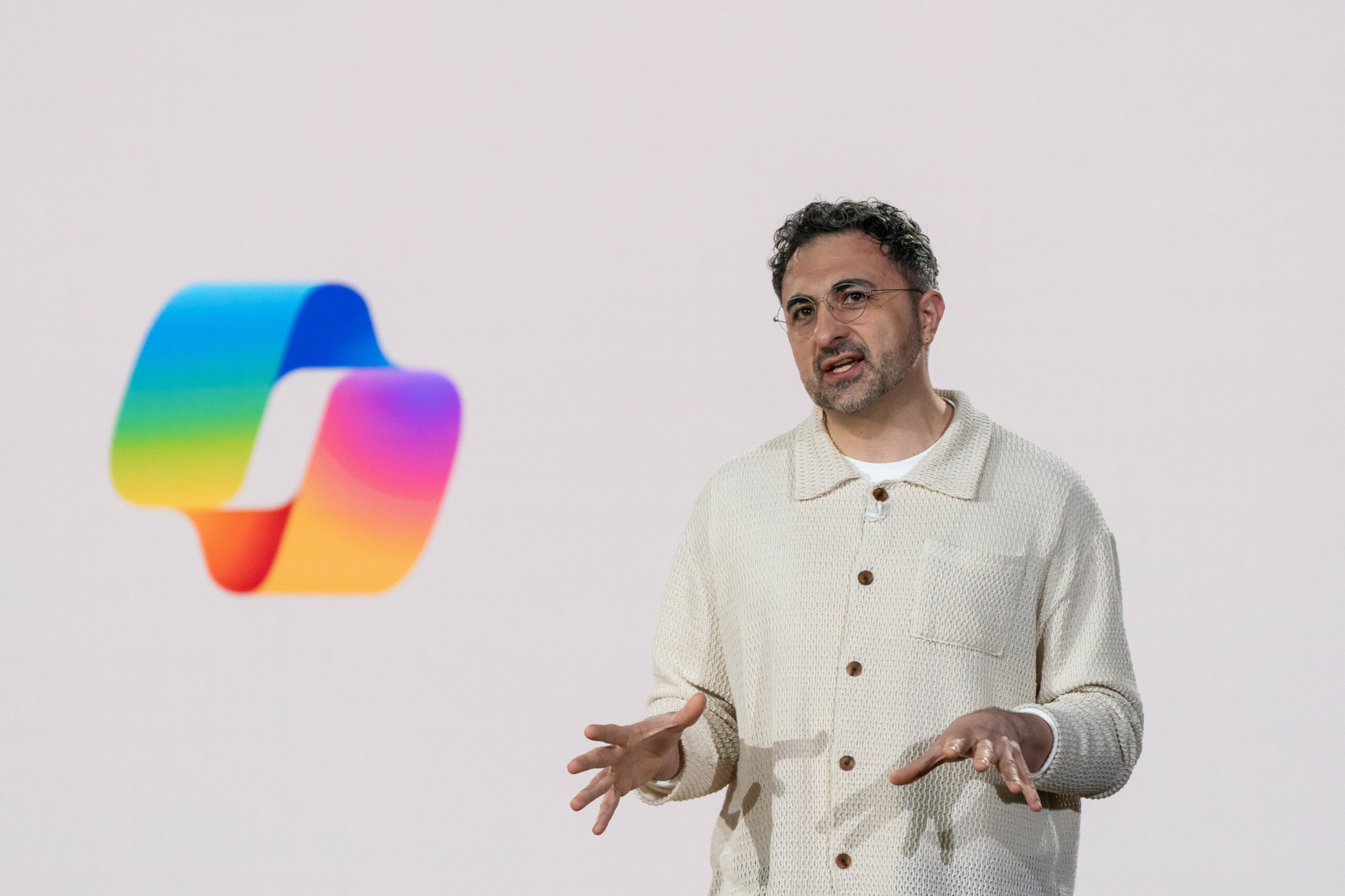 Microsoft AI CEO Mustafa Suleyman Discusses the Future of Edge and AI-Driven Browsing