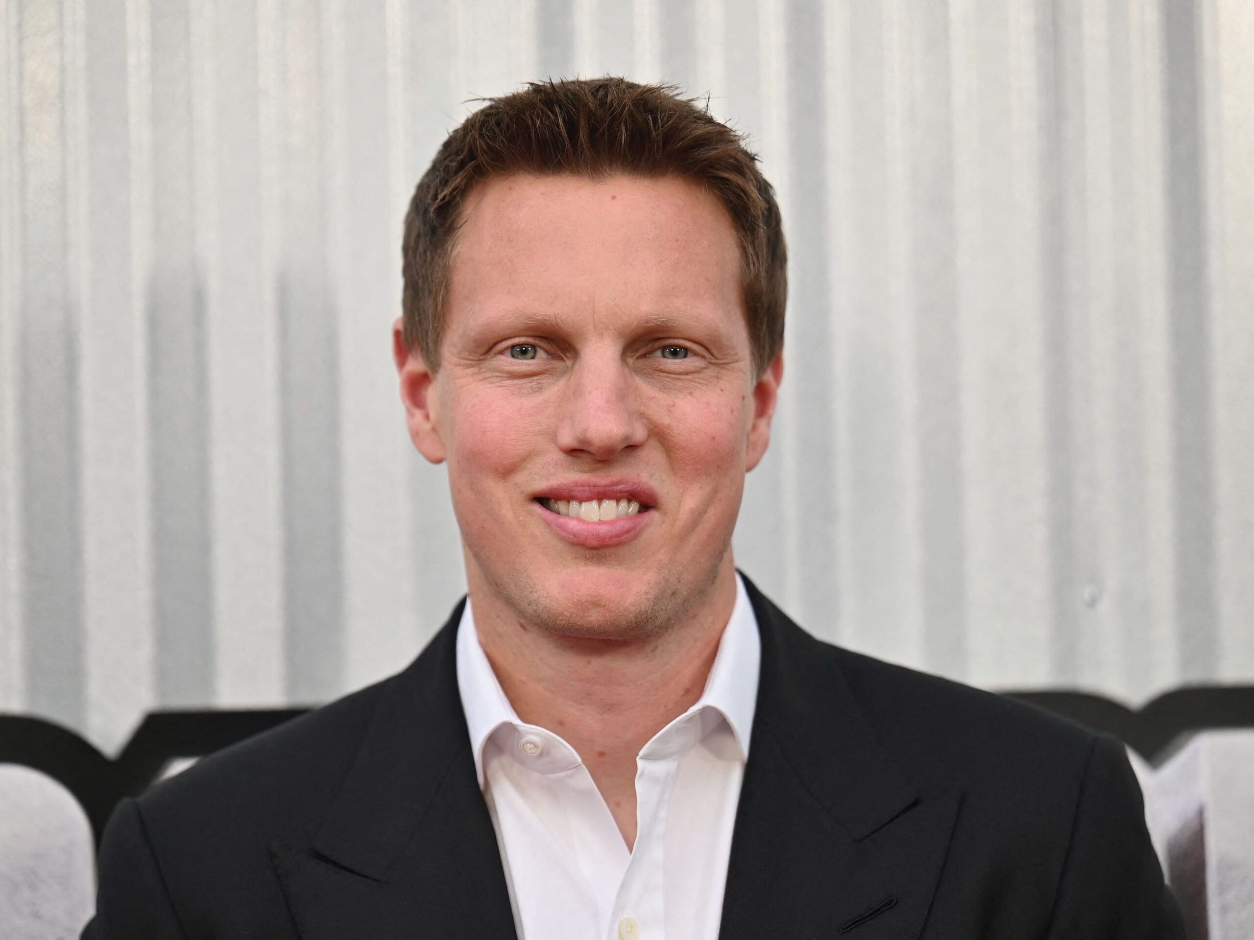 Streaming Giants Clash: Netflix and Paramount Square Off Over Warner Bros. Discovery