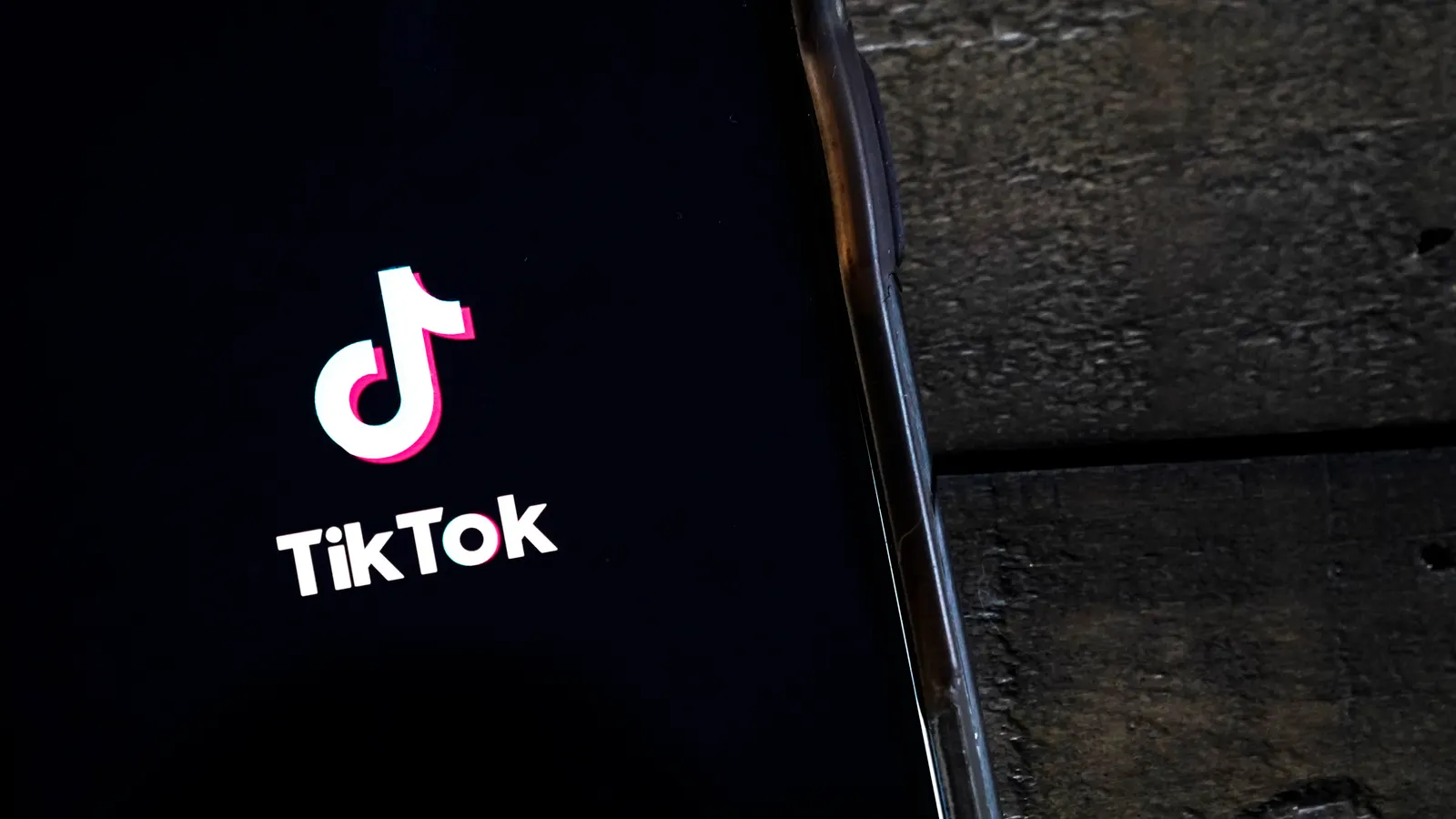 TikTok Shop Spurs Viral Growth and Challenges Traditional Retail Models