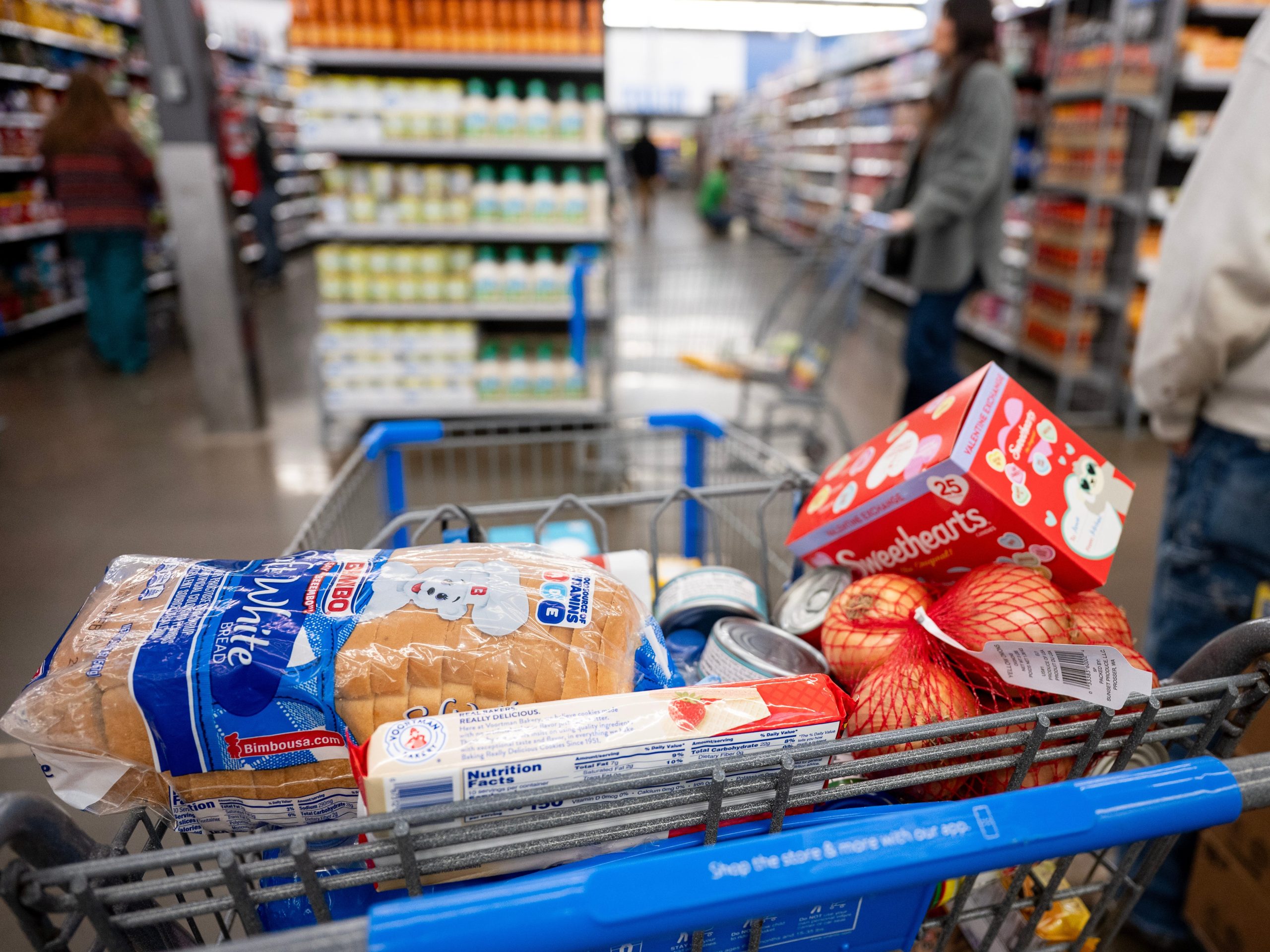 How Walmart's AI-Driven Strategy Attracts High-Income Shoppers and Grows E-Commerce
