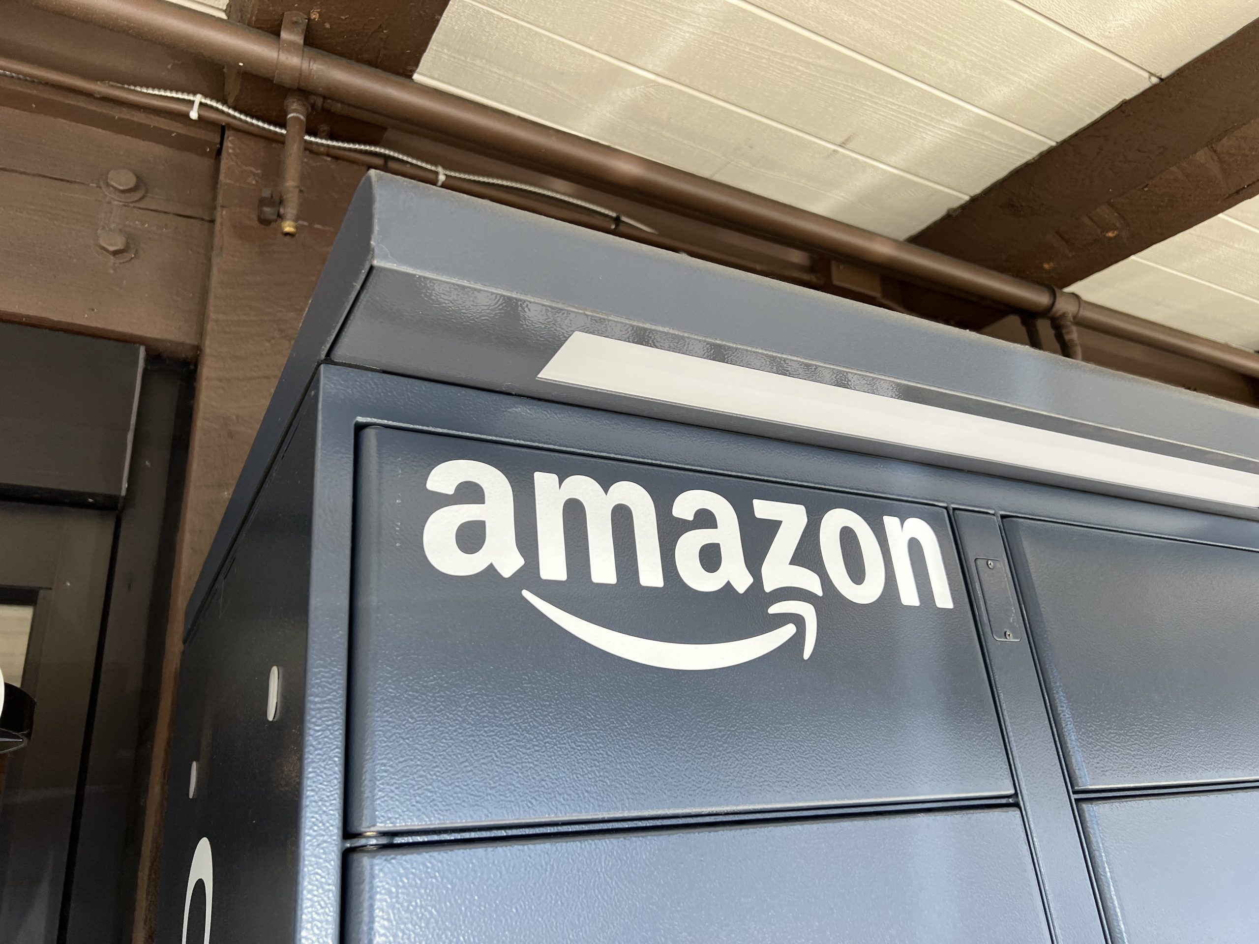 Amazon Experiences Widespread Outage Impacting Thousands of Customers
