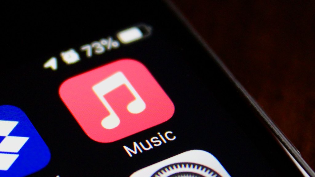 Apple Music Introduces Transparency Tags to Identify AI-Generated Tracks