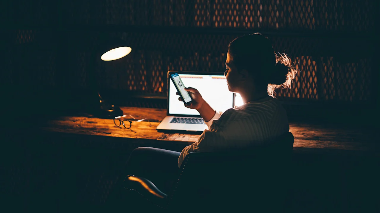 After-Hours Meetings Are Increasing — How AI Shapes and Challenges Workplace Culture