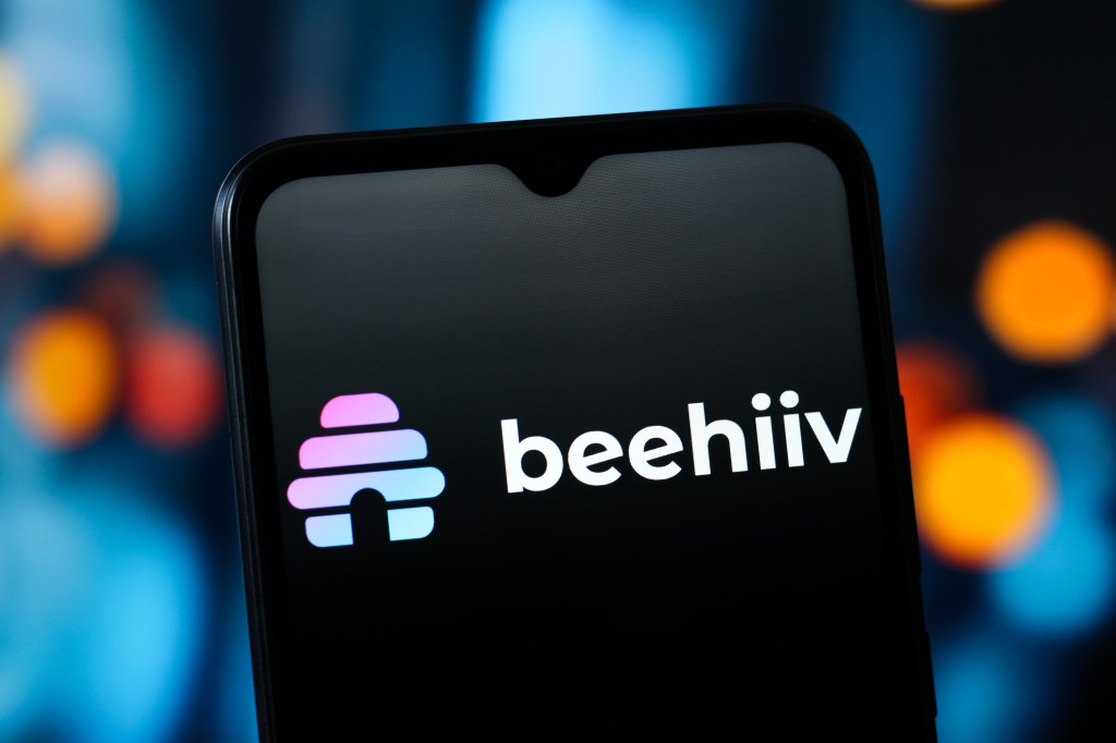 Beehiiv Enters Podcasting Market, Challenging Patreon with No Revenue Cut