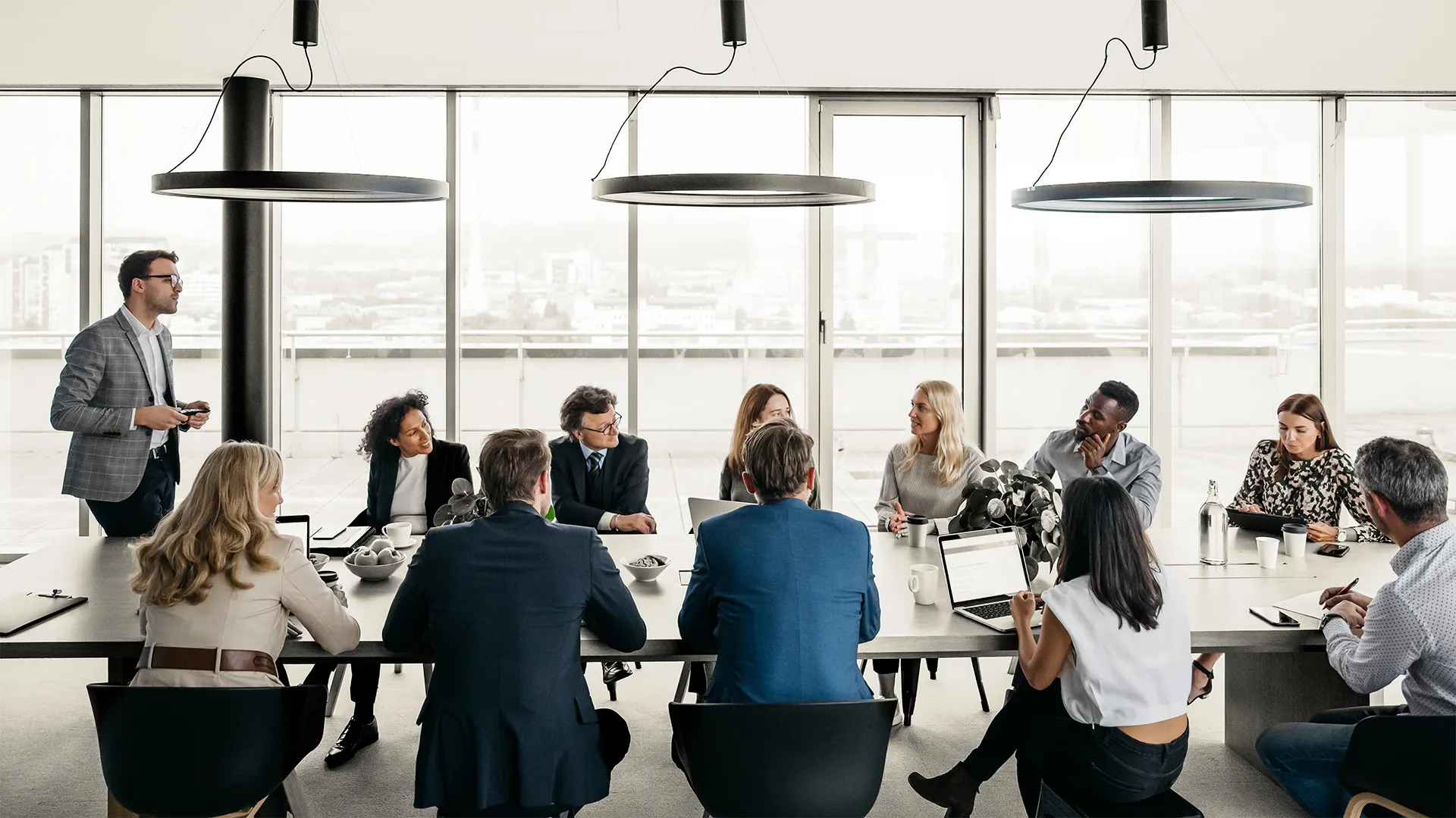 Effective Leadership Strategies to Mitigate Uncertainty in Times of Organizational Change