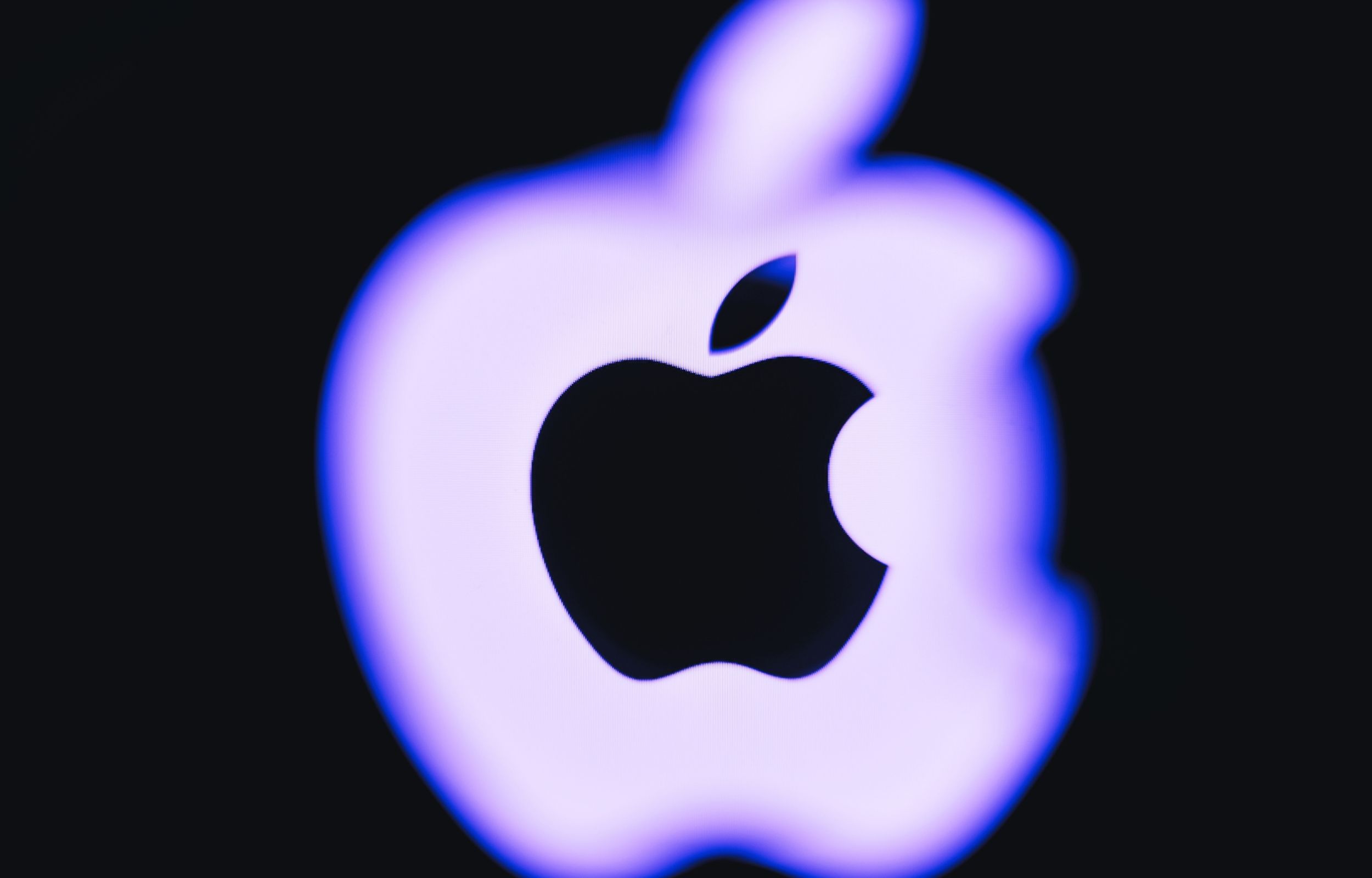 Apple Explores US Chip Manufacturing Options with Intel and Samsung Amid Supply Challenges