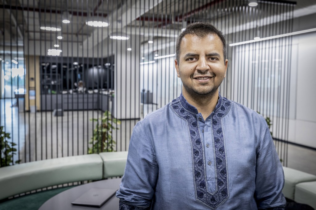 India’s First GenAI Unicorn Shifts Focus to Cloud Services Amidst AI Model Challenges