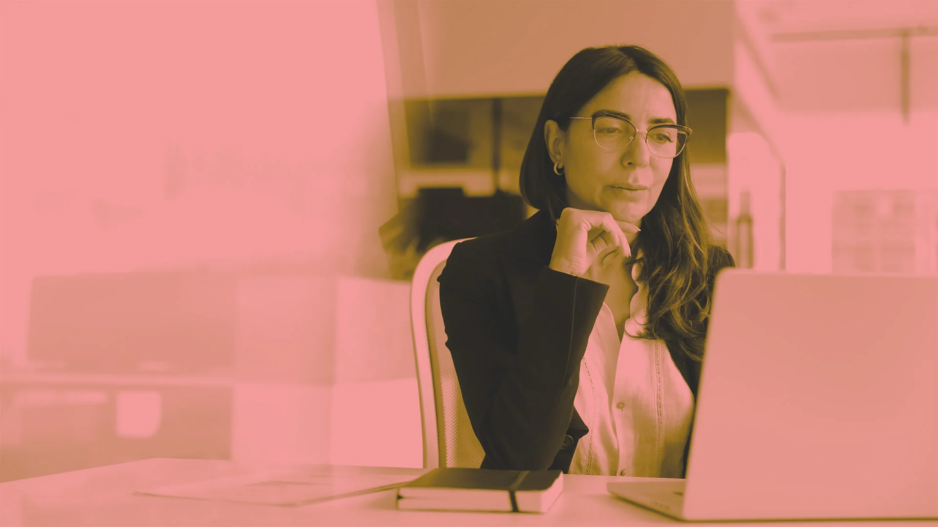 Executives Show Enthusiasm for AI but Face Challenges in Leveraging It Effectively