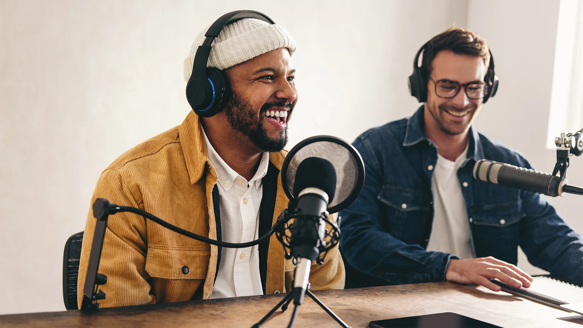 Mastering the Creator Economy: Why Specialists Will Outshine Influencers