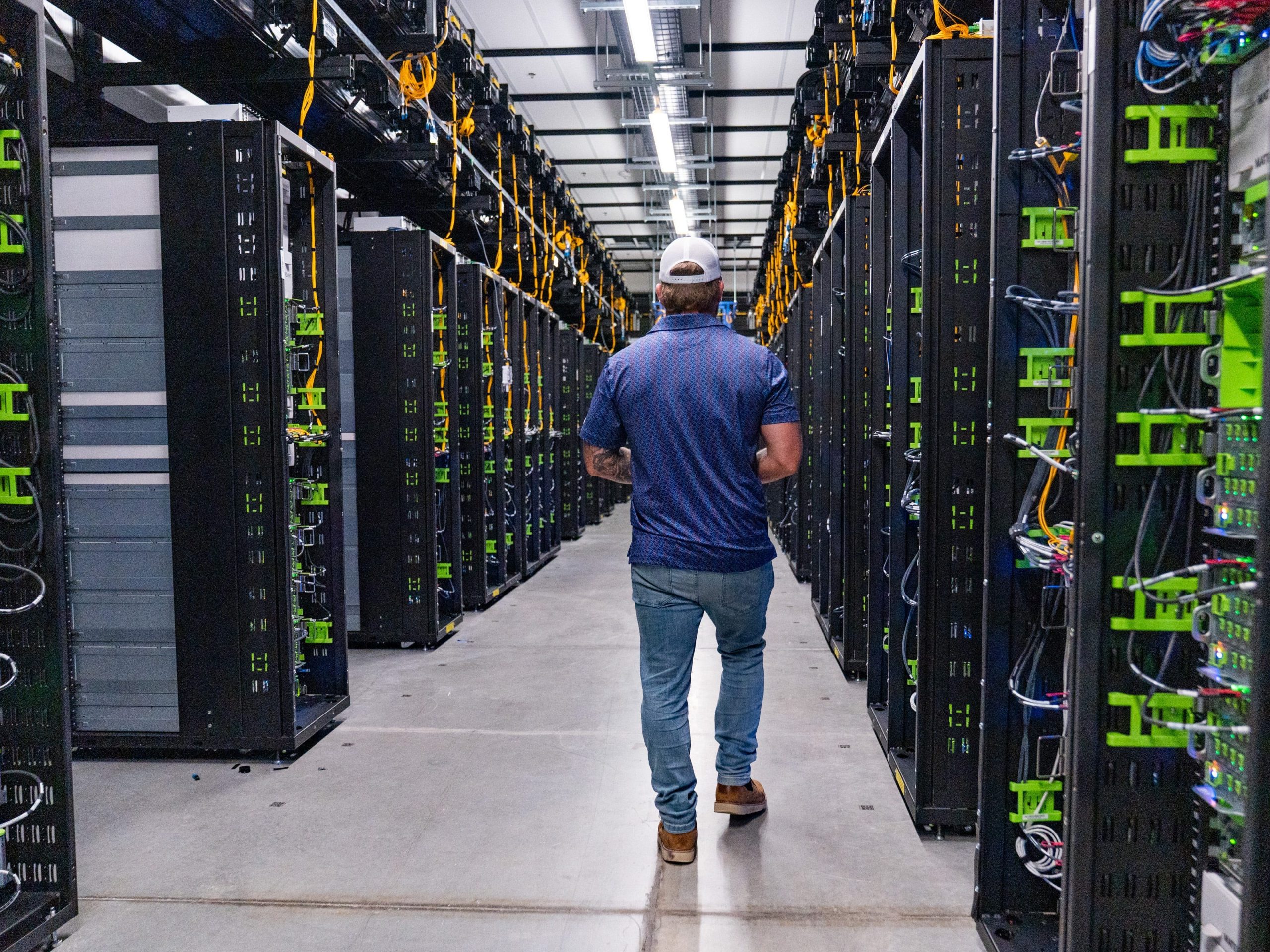 Tech Job Openings Rise Amid Growing AI Investment