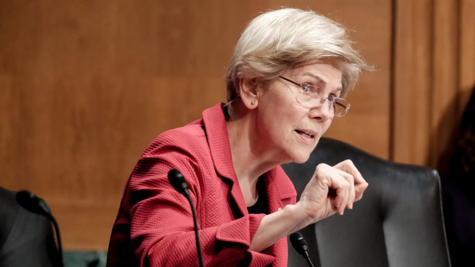 Senator calls for restoration of bank examiner powers on AI and cybersecurity risks
